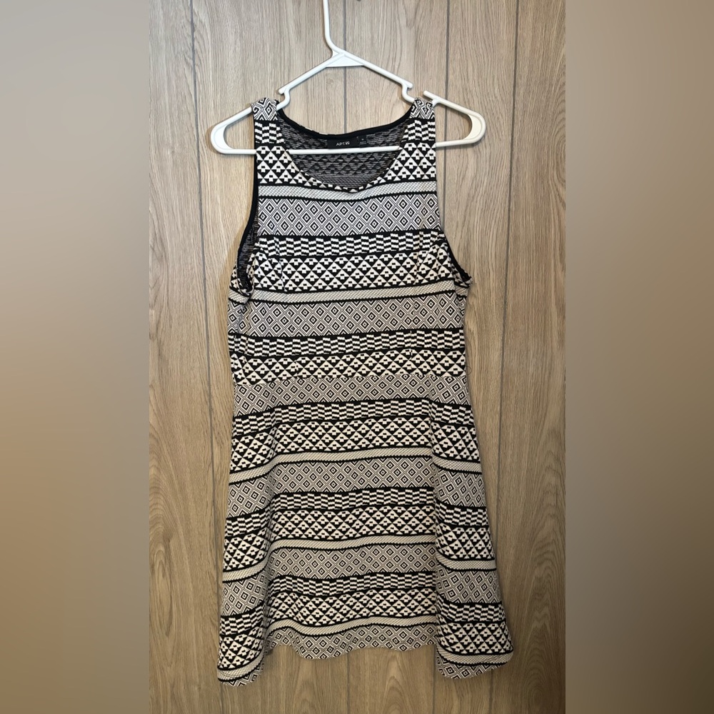 Apt. 9 Black and White Geometric Top